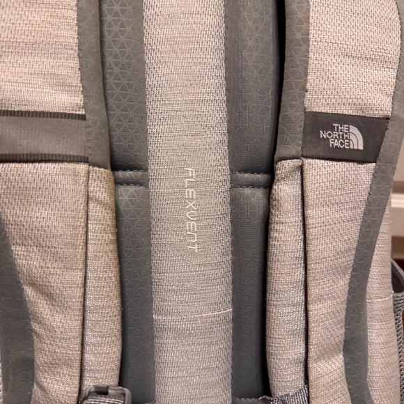 The north face jester backpack light gray 27.5 litres